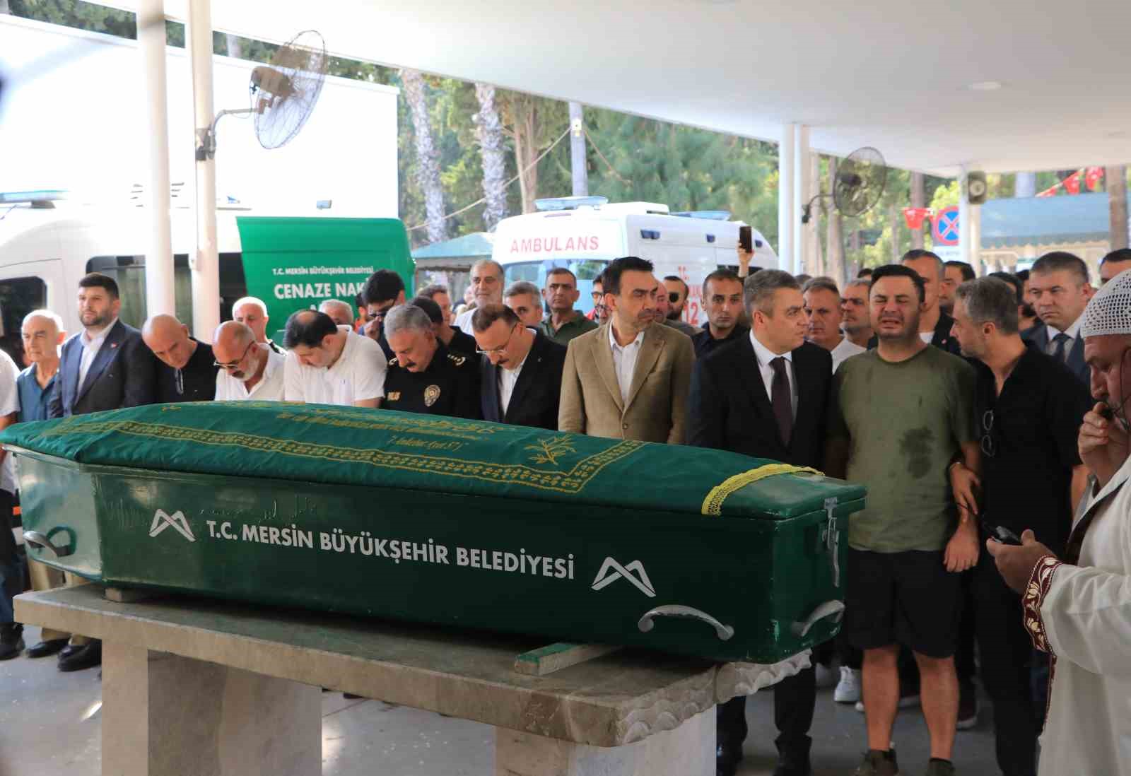 gemi-faciasinda-hayatini-kaybeden-reyhan-verim-mersin-de-topraga-verildi