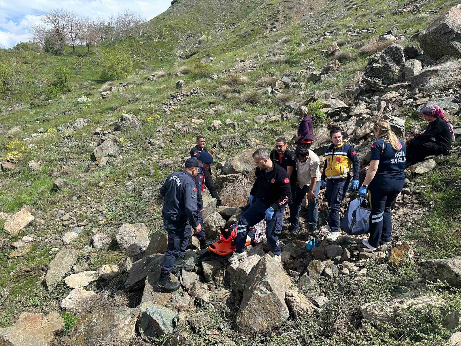kayaliklardan-dusen-yasli-kadin-kurtarildi
