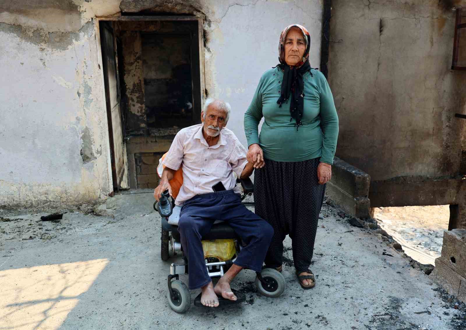yanginda-evleri-kule-donen-yasli-cift-butun-hatiralarim-yandi