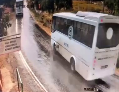 mugla-da-8-kisinin-yaralandigi-kazanin-goruntuleri-ortaya-cikti