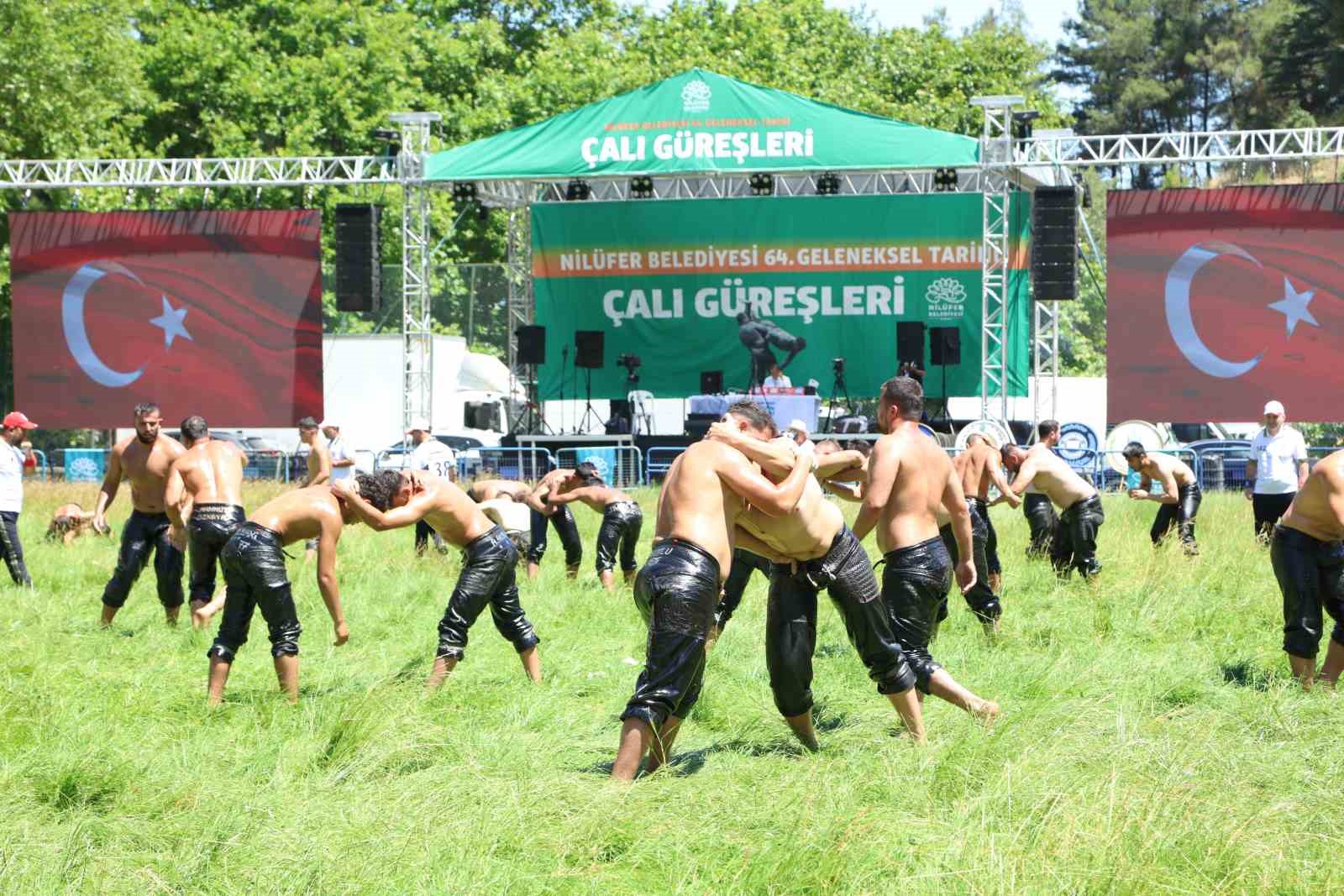 64-geleneksel-cali-guresleri-nde-baspehlivan-erkan-tas-gures-agasi-mustafa-cebeci-oldu