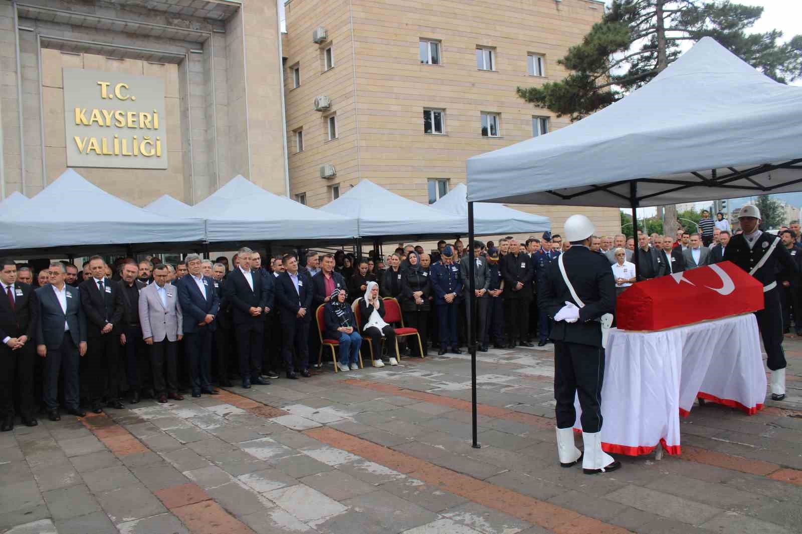hayatini-kaybeden-vali-yardimcisi-esmer-icin-toren-duzenlendi