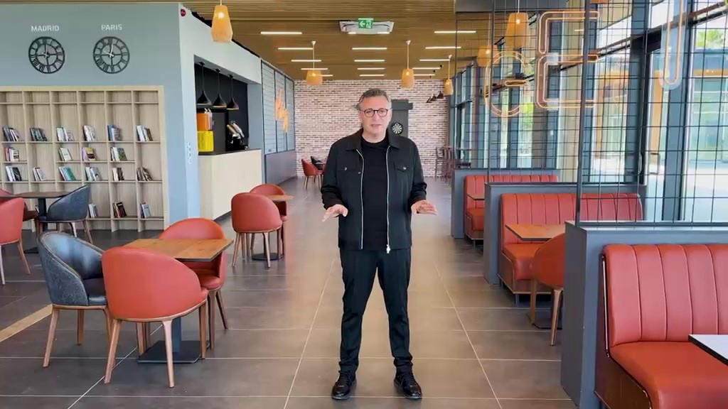 iskenderun-da-genclerin-yeni-bulusma-noktasi-genc-kafe-de-caylar-ucretsiz