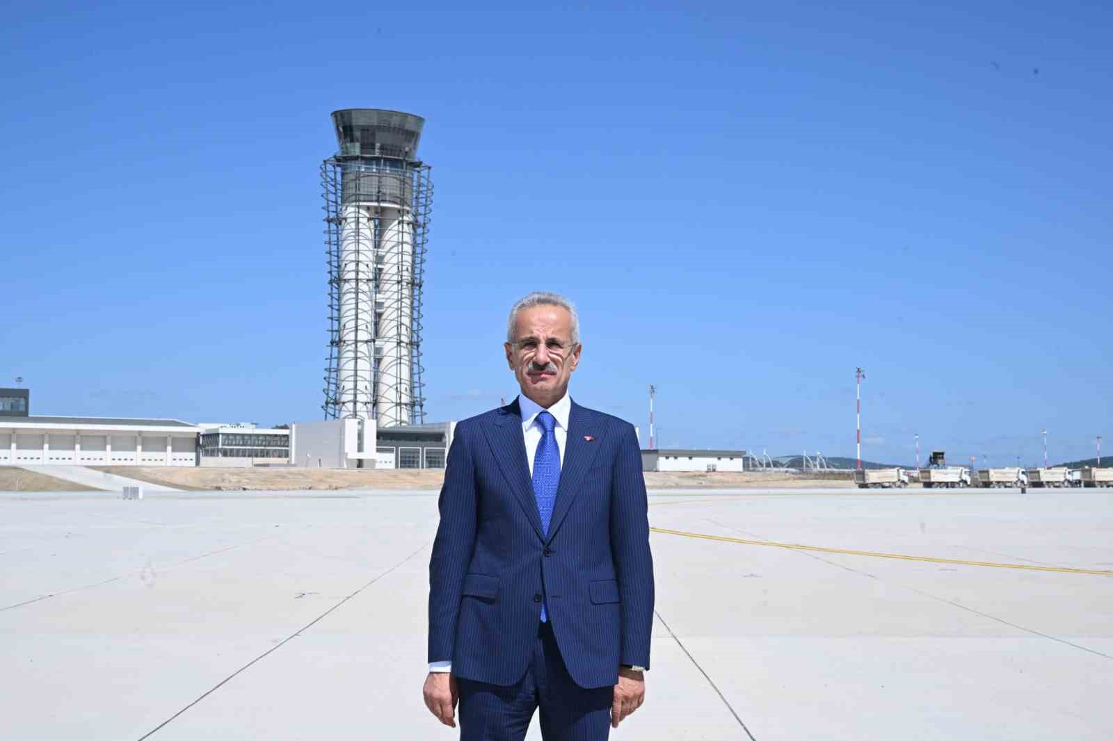 ulastirma-ve-altyapi-bakani-abdulkadir-uraloglu-2026-yilinin-basindan-bu-yana-237-bin-40-kisi-pilotu-olmak-icin-basvuruda-bulundu