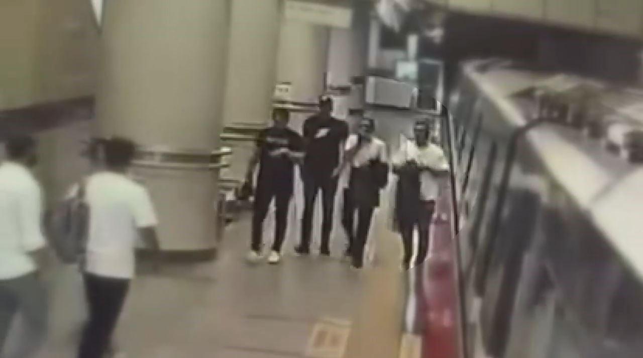 gayrettepe-metro-istasyonu-nda-telefon-hirsizligi-yapan-supheli-yakalandi