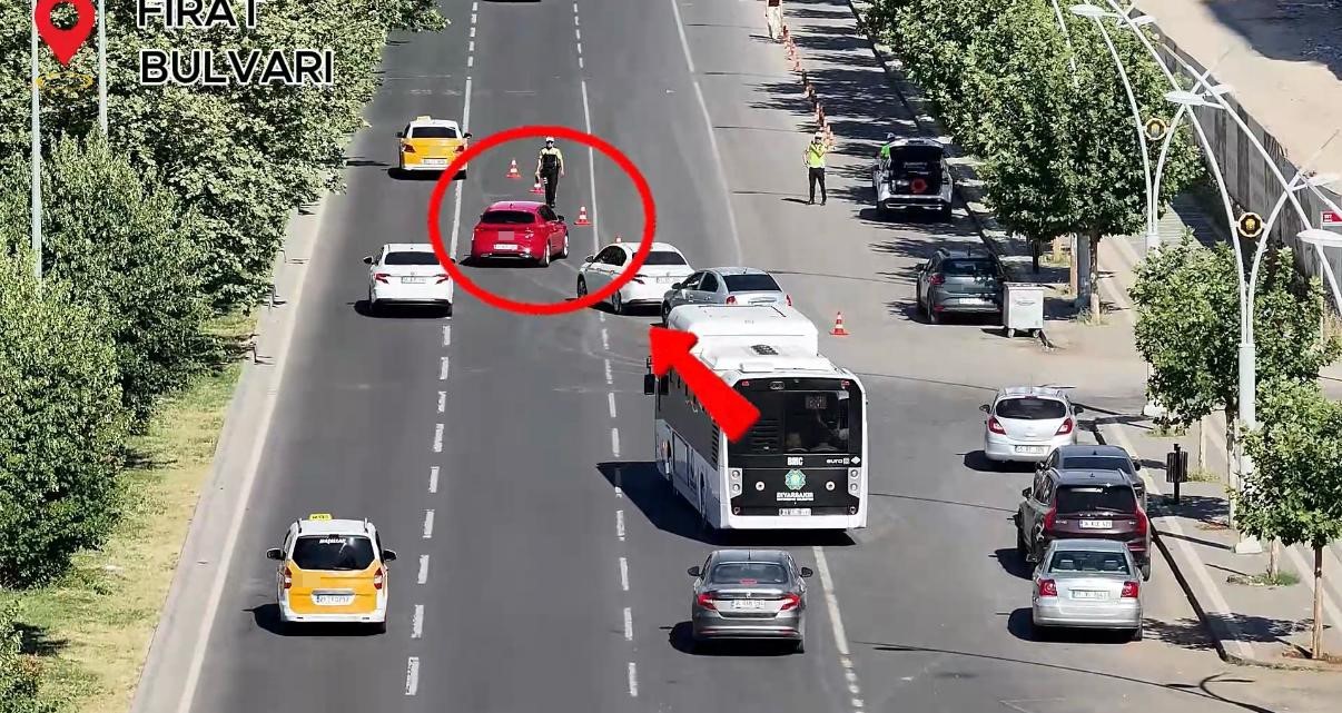 diyarbakir-da-yayalara-yol-vermeyen-araclara-denetim
