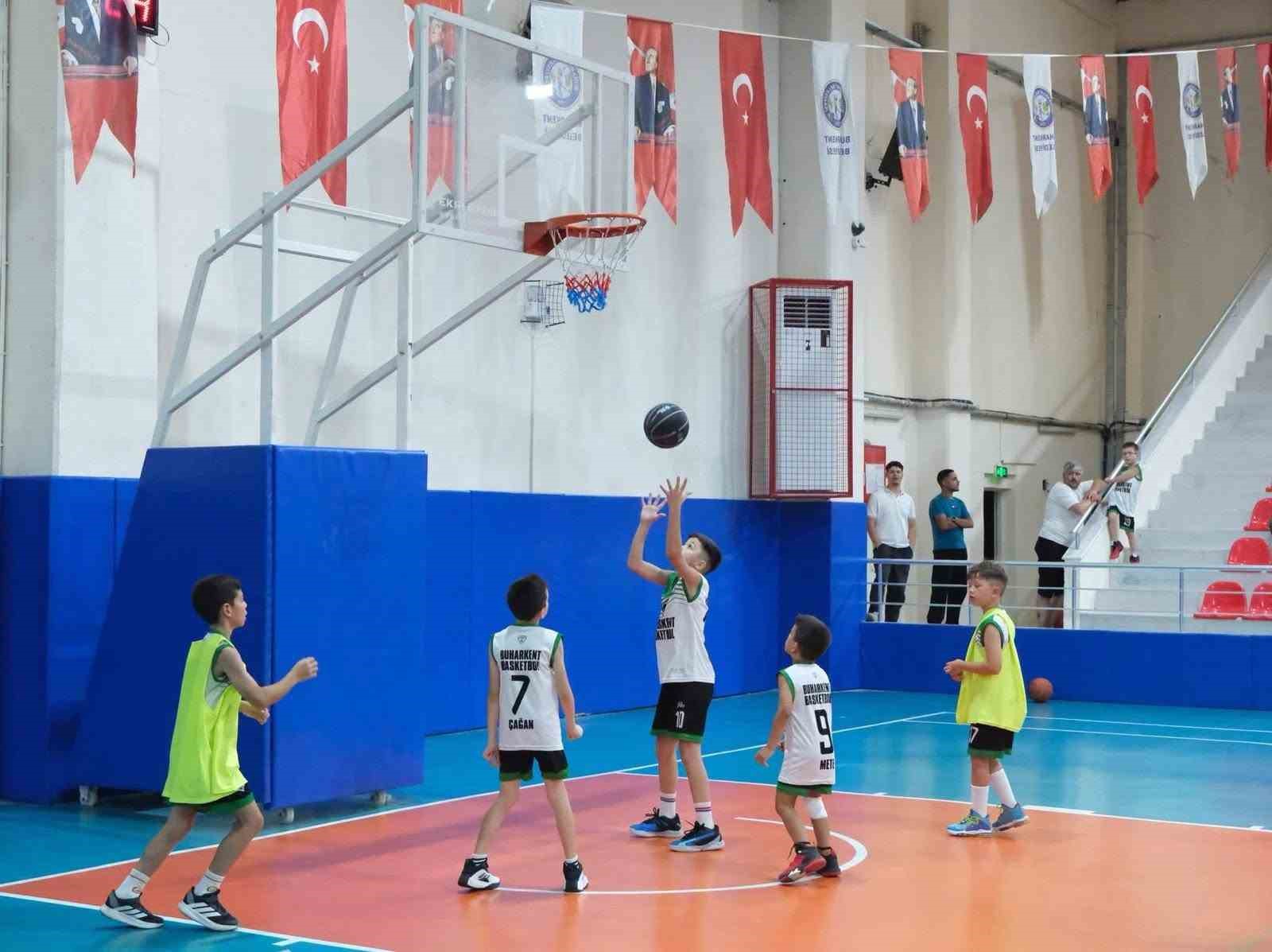 buharkent-te-genc-basketbolcular-kiyasiya-mucadele-etti
