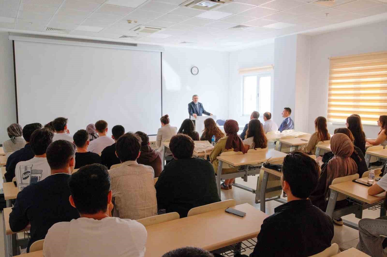 dis-hekimligi-fakultesinde-yeni-egitim-yilinin-ilk-dersi-gerceklestirildi