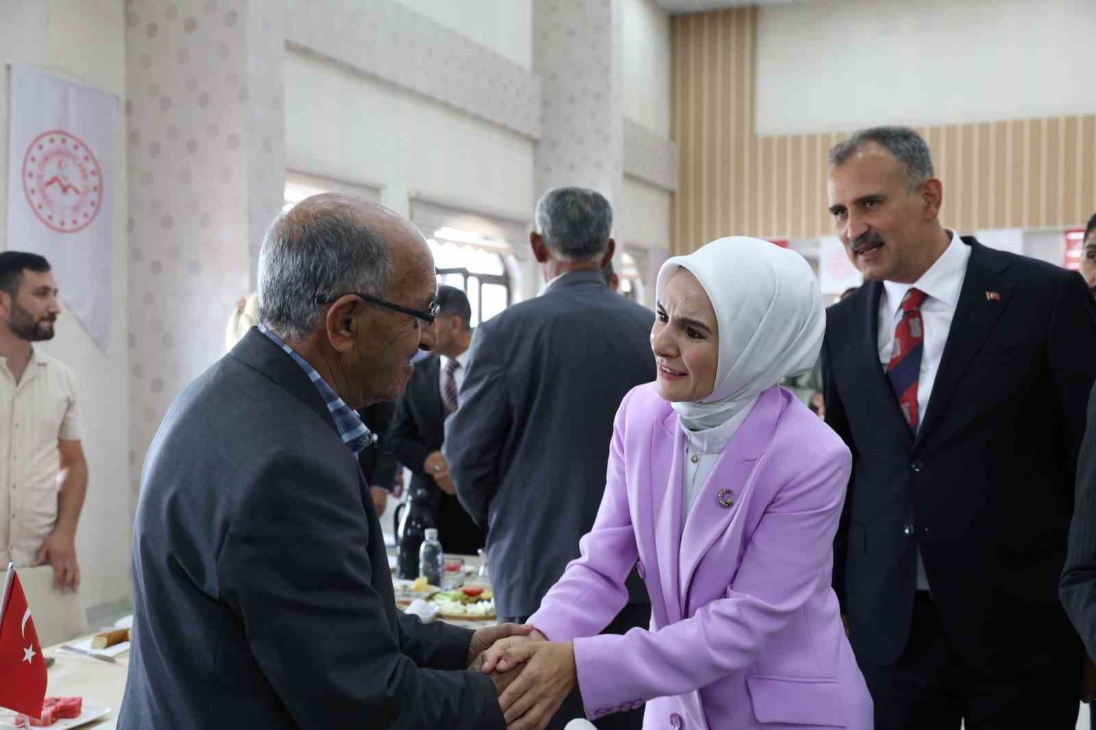 bakan-goktas-agri-da-sehit-yakinlari-ve-gazilerle-bulustu-terorsuz-turkiye-tarihi-bir-adimdir