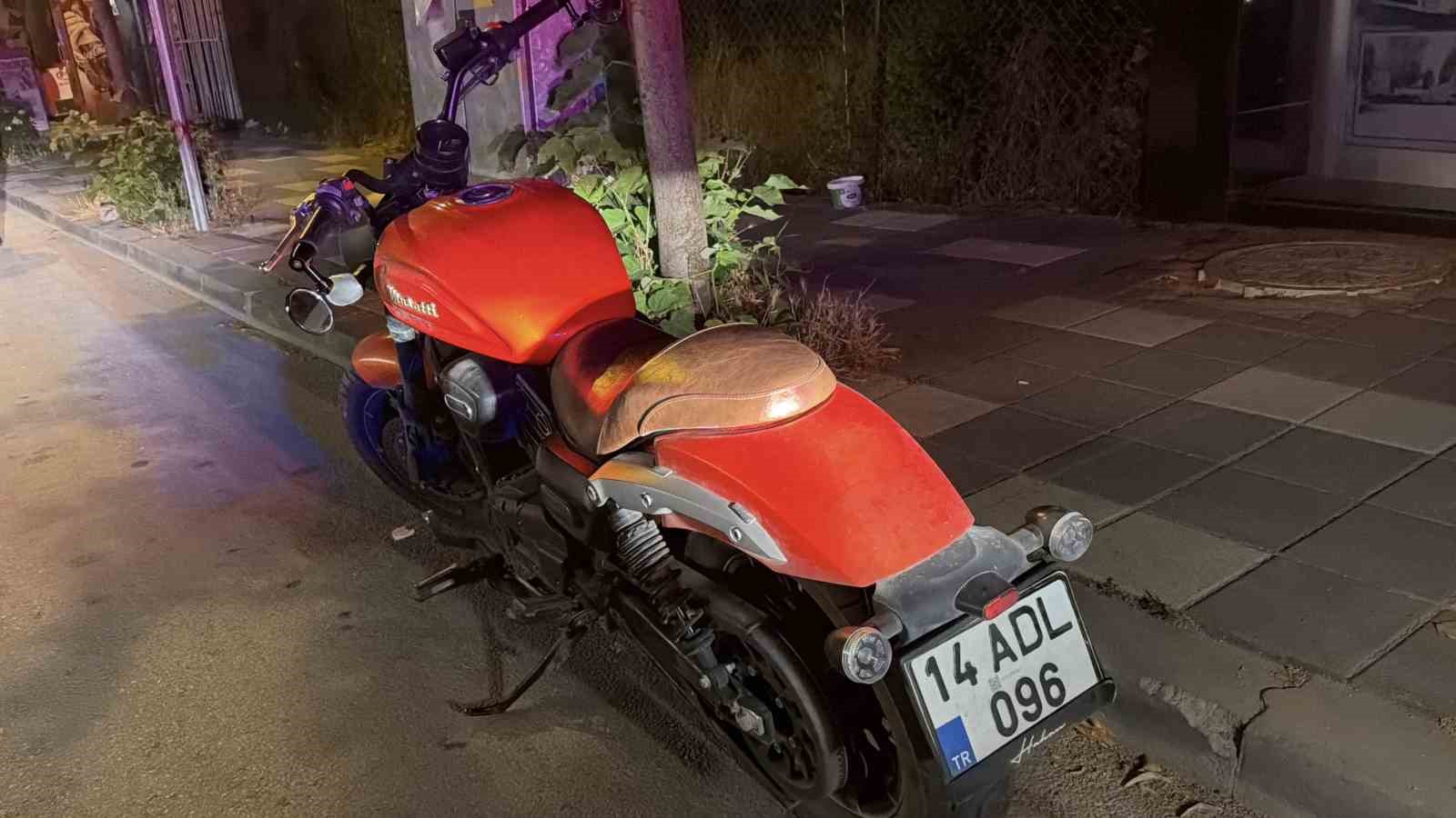 bolu-da-otomobille-carpisan-motosikletli-yaralandi