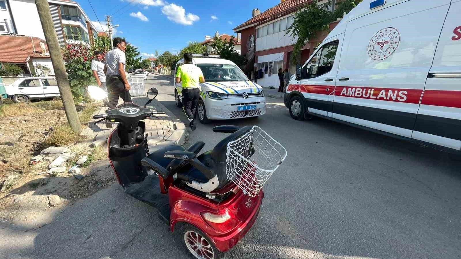 otomobille-carpisan-uc-tekerlekli-bisiklet-devrildi-kazada-anne-ve-kizi-yaralandi