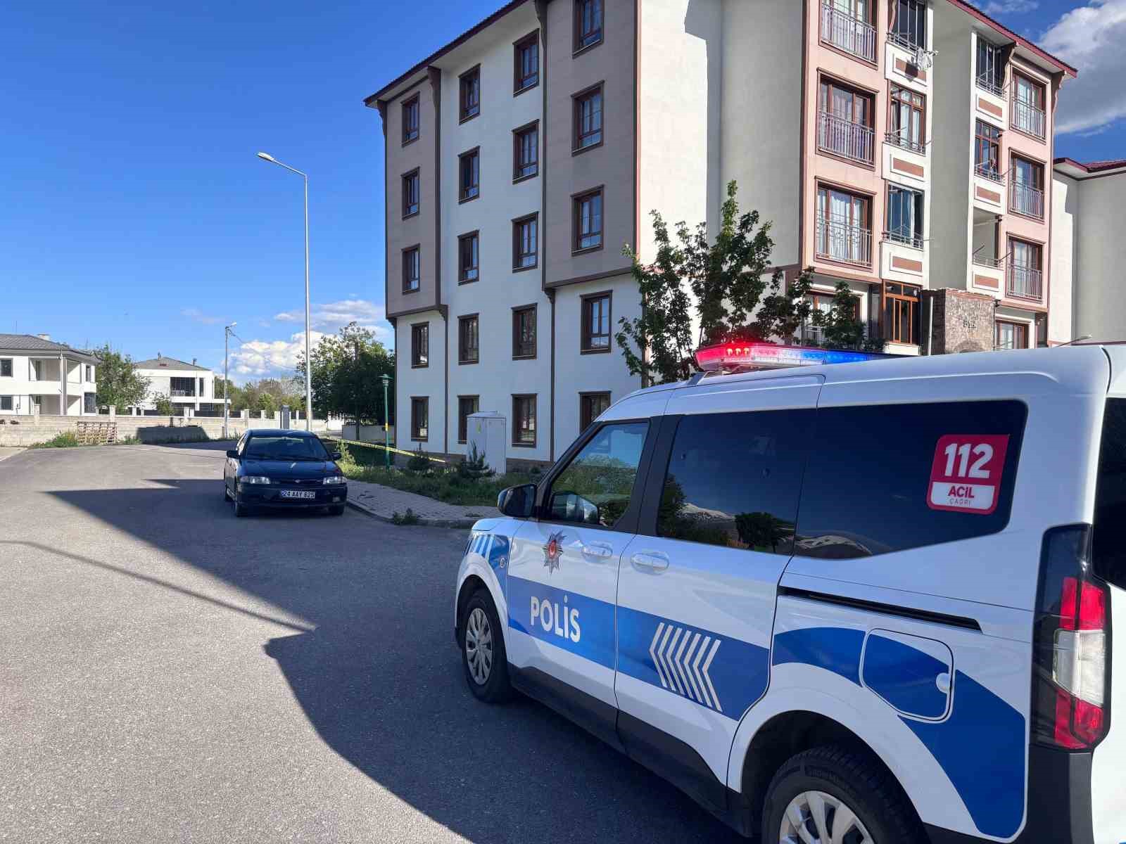 erzincan-da-4-uncu-kattan-dusen-cocuk-agir-yaralandi