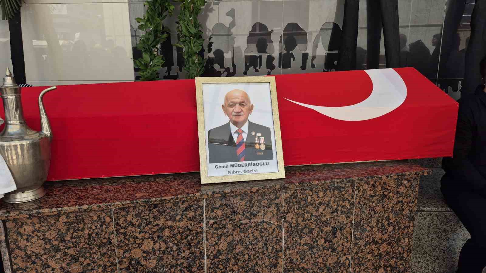 kibris-gazisi-muderrisoglu-son-yolculuguna-torenle-ugurlandi
