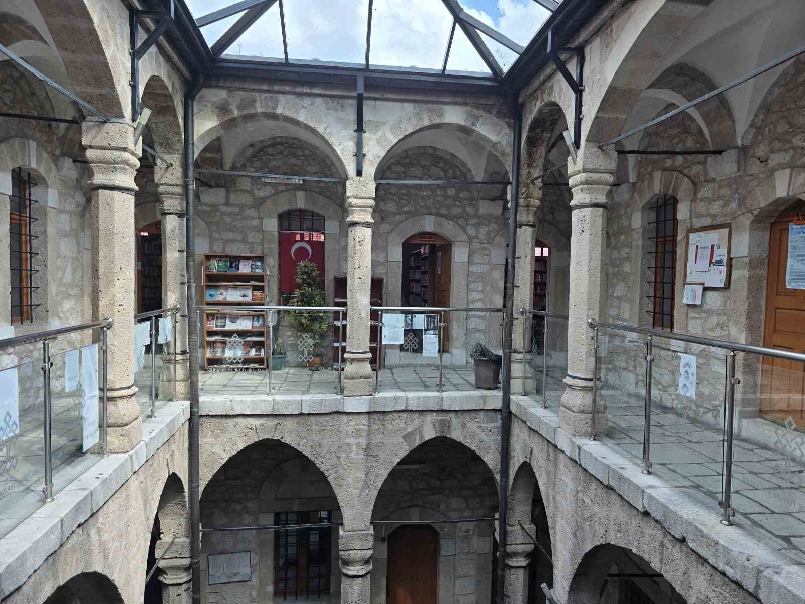 eskiden-cezaeviydi-simdi-ise-36-bin-kitaplik-bir-bilgi-yuvasi