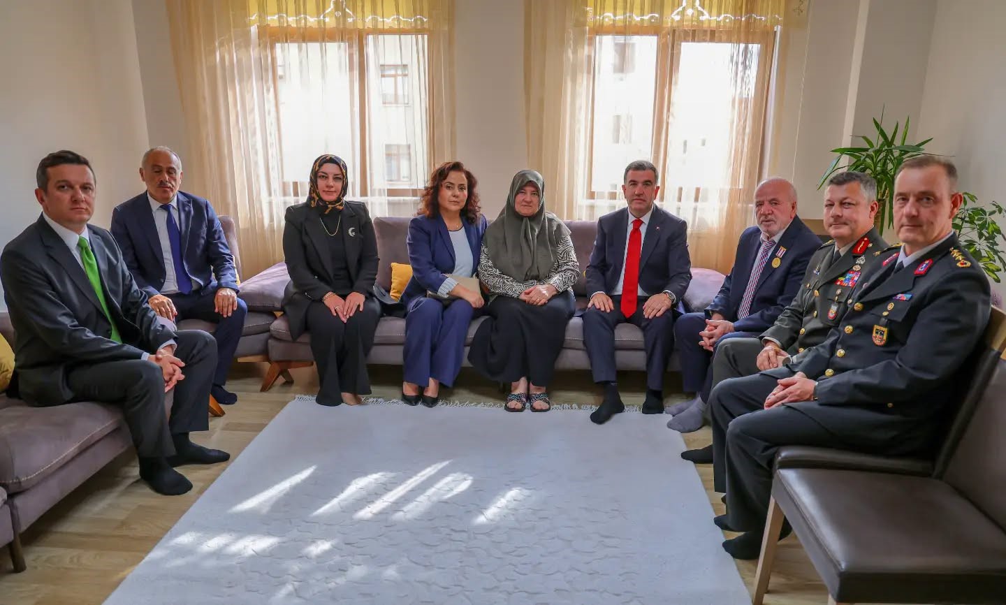 bayburt-ta-kibris-gazileri-evlerinde-ziyaret-edildi