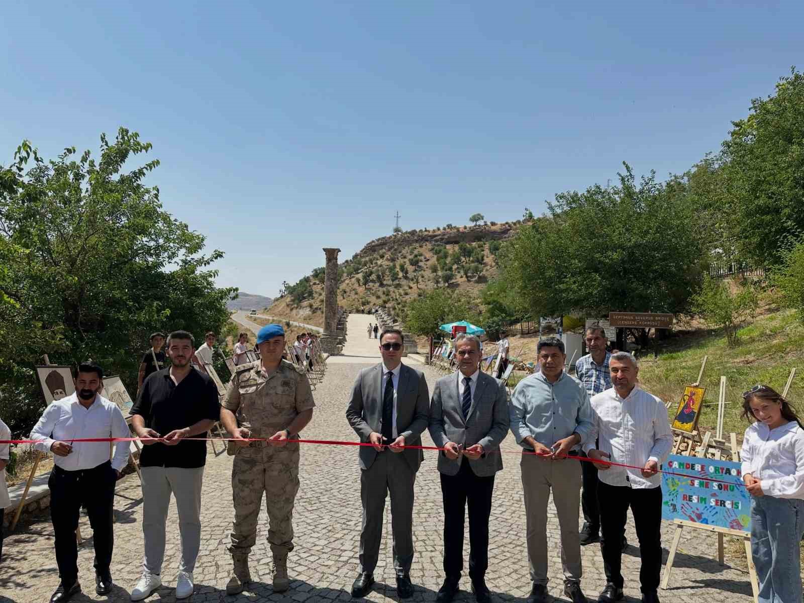 ortaokulu-ogrencilerinin-yil-sonu-resim-sergisi-cendere-koprusu-nde-acildi