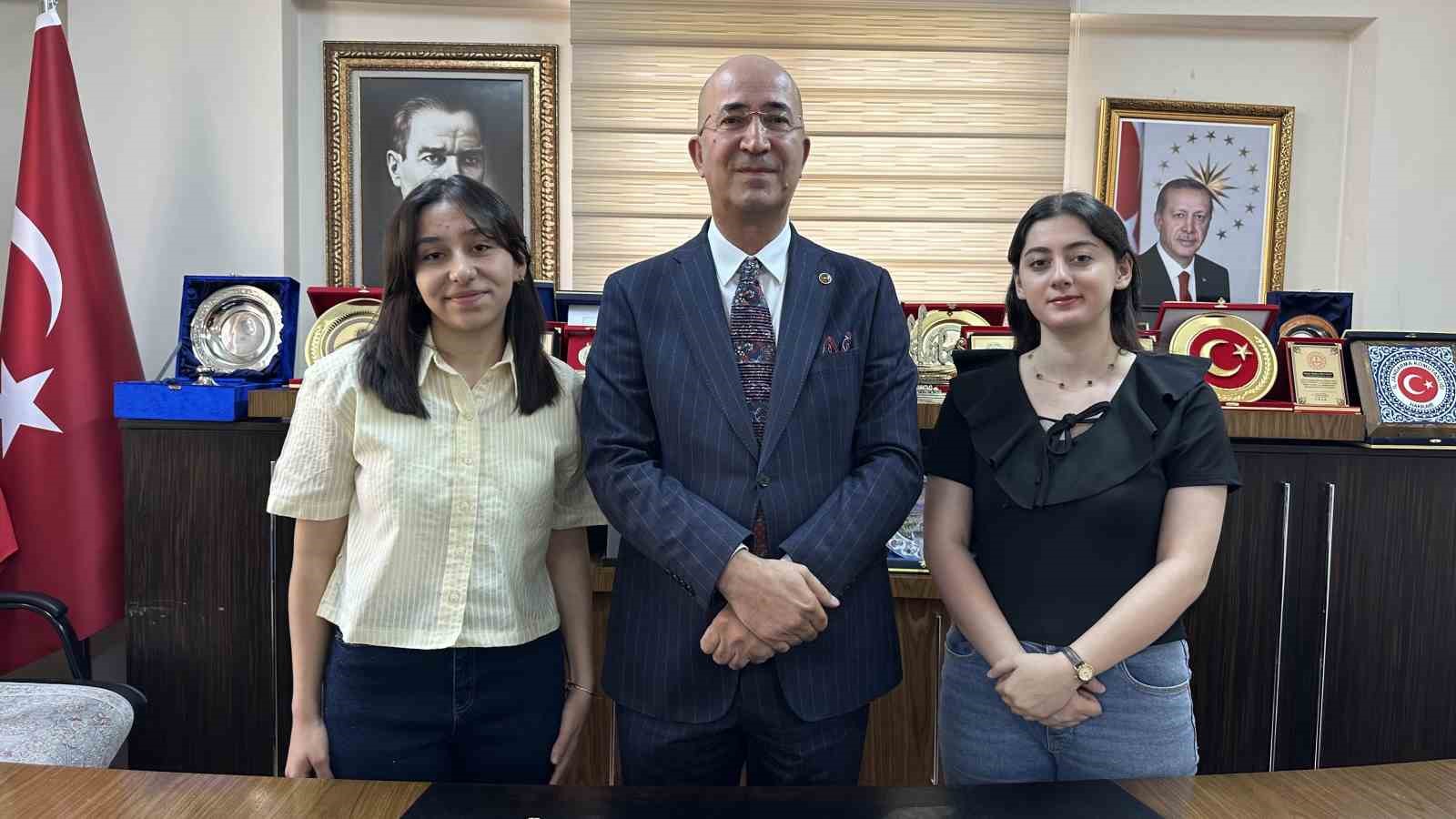 esendere-belediyesinden-genclere-destek-universiteyi-kazanan-her-ogrenciye-100-bin-tl