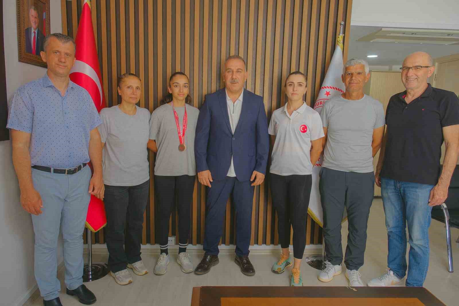 turkiye-ucuncusu-bisikletci-hena-aydin-a-dondu