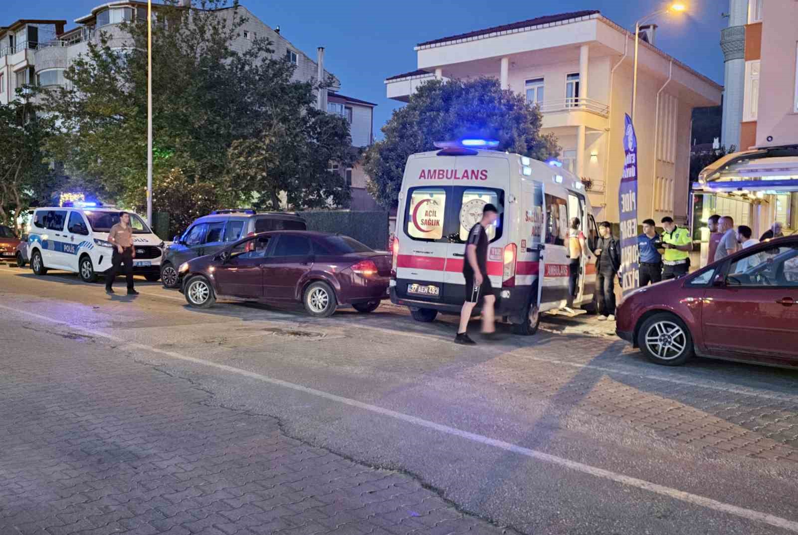 kastamonu-da-motosiklet-ile-otomobil-carpisti-1-yarali