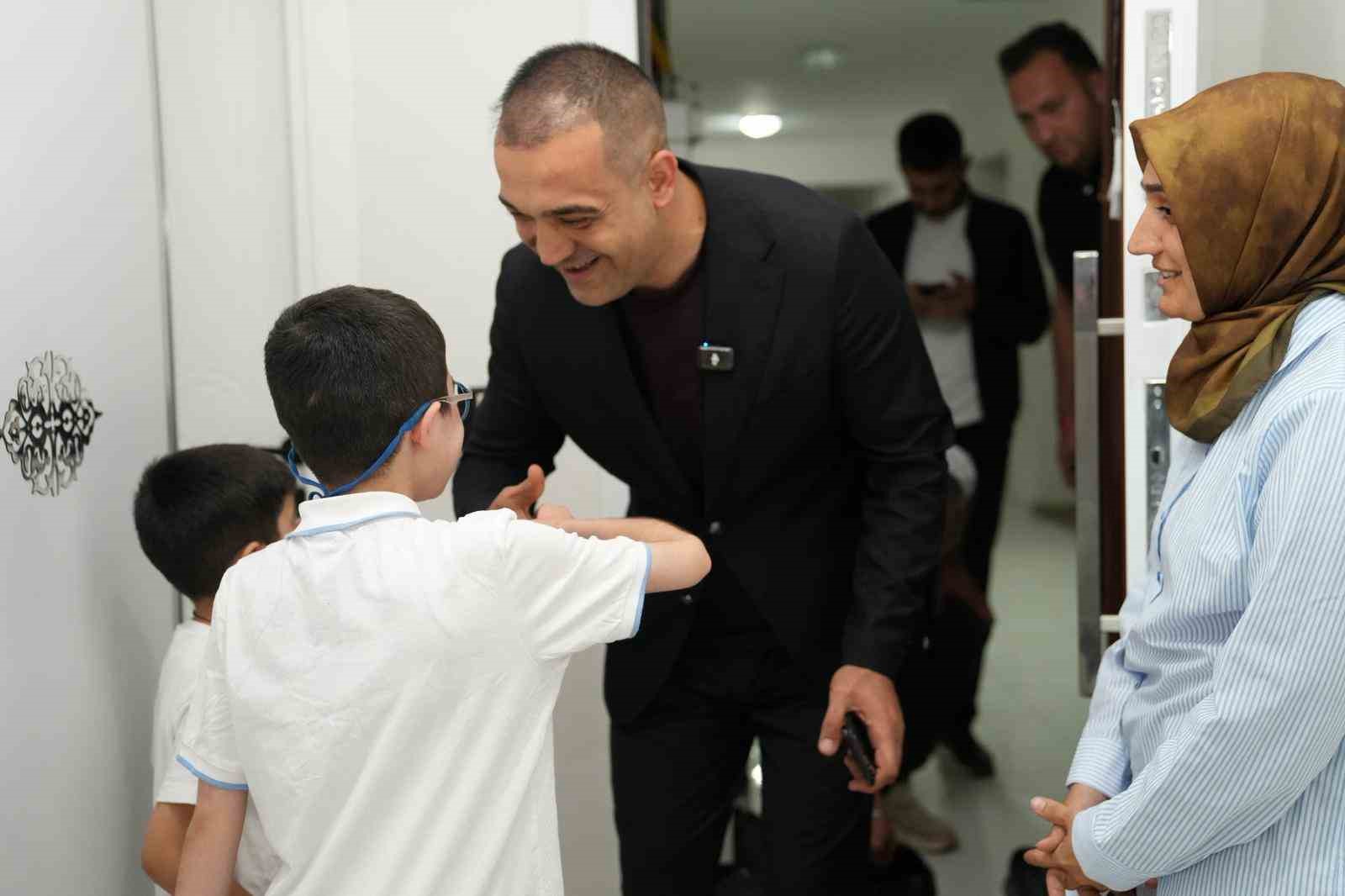 erzurum-da-dmd-hastasi-ahmet-sami-icin-kritik-surec-tedavi-icin-son-25-gun-son-200-bin-dolar