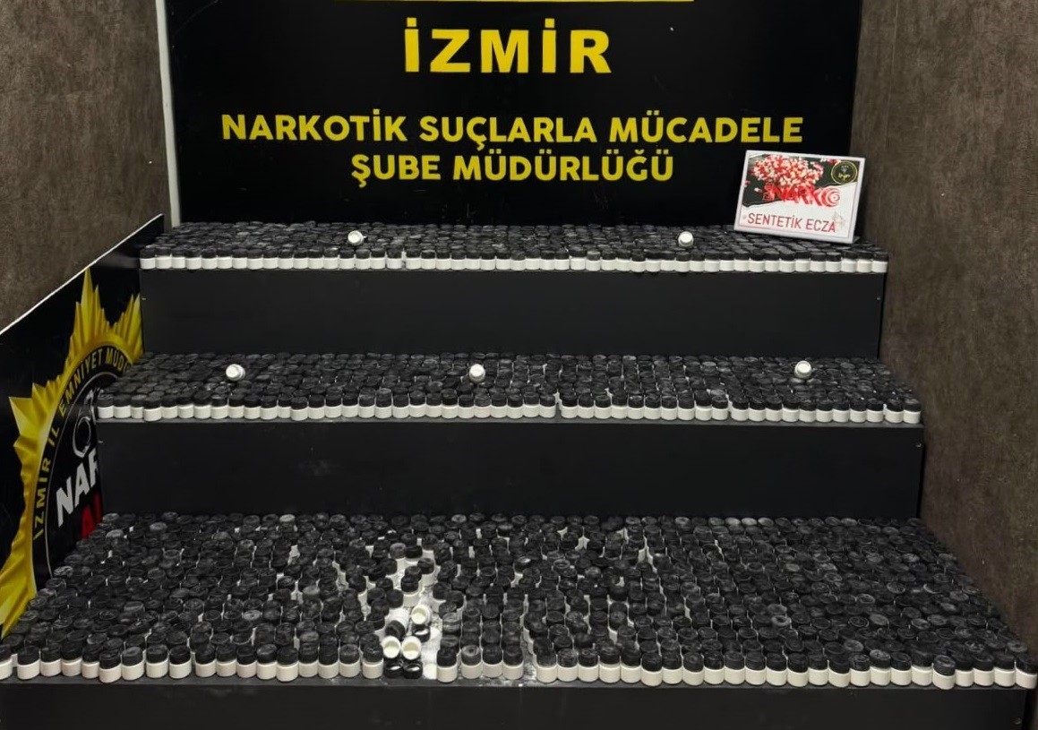 izmir-de-29-kilo-uyusturucu-hammaddesi-ele-gecirildi