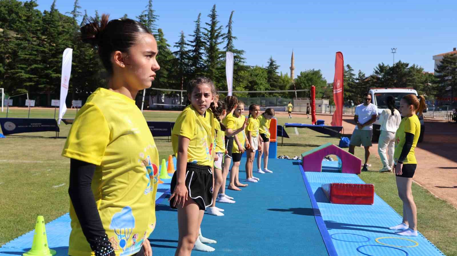 2-kisiyle-baslayan-jimnastik-seruveni-250-sporcuya-ulasti