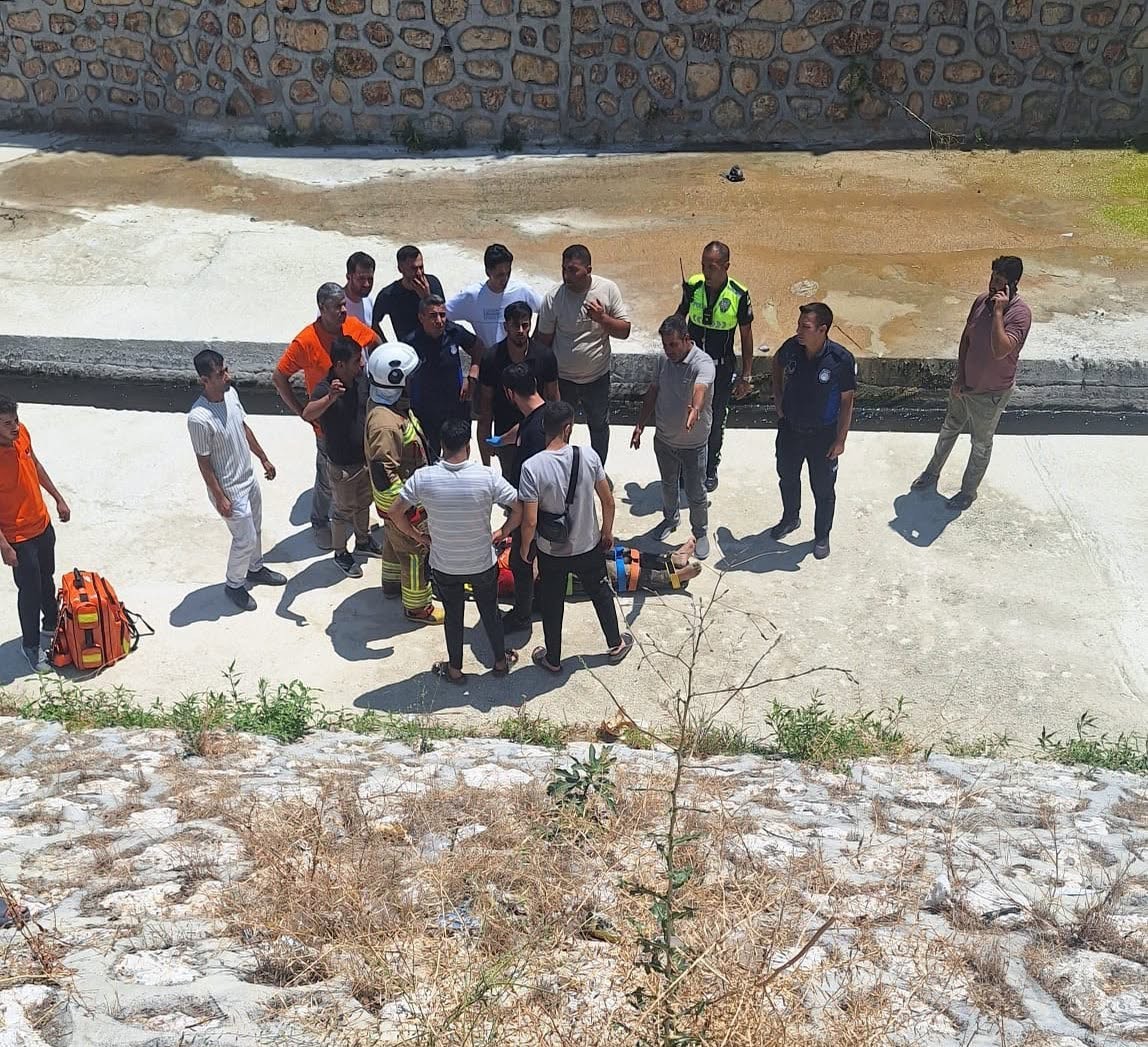 bisikletiyle-kopruden-ucan-cocuk-7-metreden-yere-cakildi