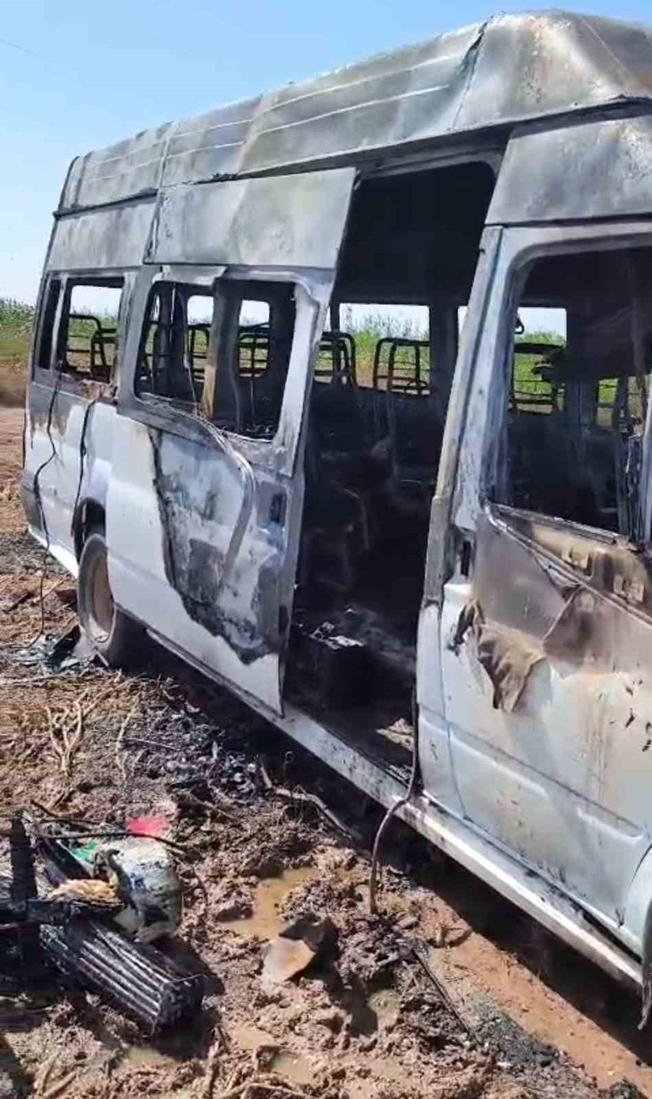 park-halindeki-minibus-alev-aldi