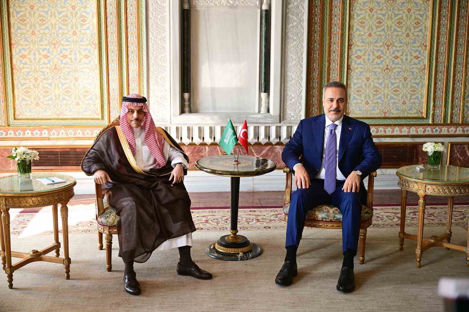 disisleri-bakani-hakan-fidan-suudi-arabistan-disisleri-bakani-faysal-bin-ferhan-al-suud-ile-gorustu