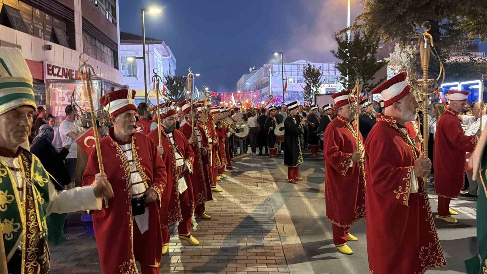 duzce-de-binler-15-temmuz-un-10-yilinda-meydanlari-doldurdu