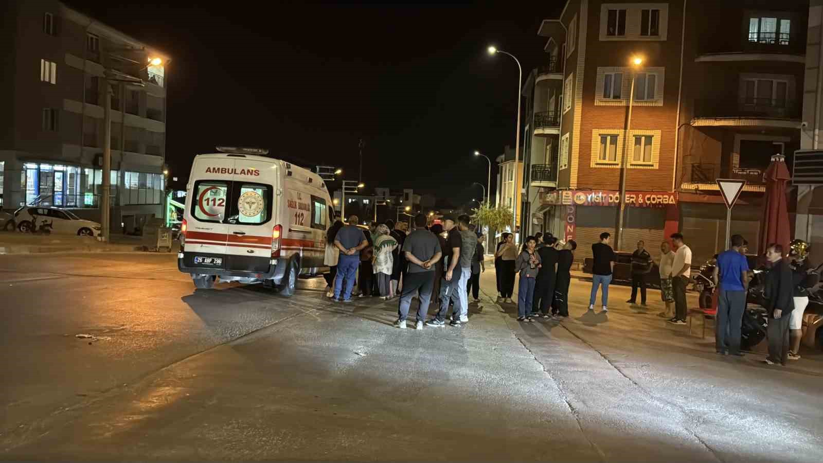 eskisehir-de-motosikletin-yayaya-carptigi-kazada-2-kisi-yaralandi
