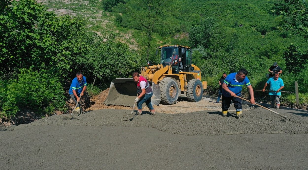 ordu-da-heyelan-sonucu-acilan-alternatif-yol-betonla-guclendirildi