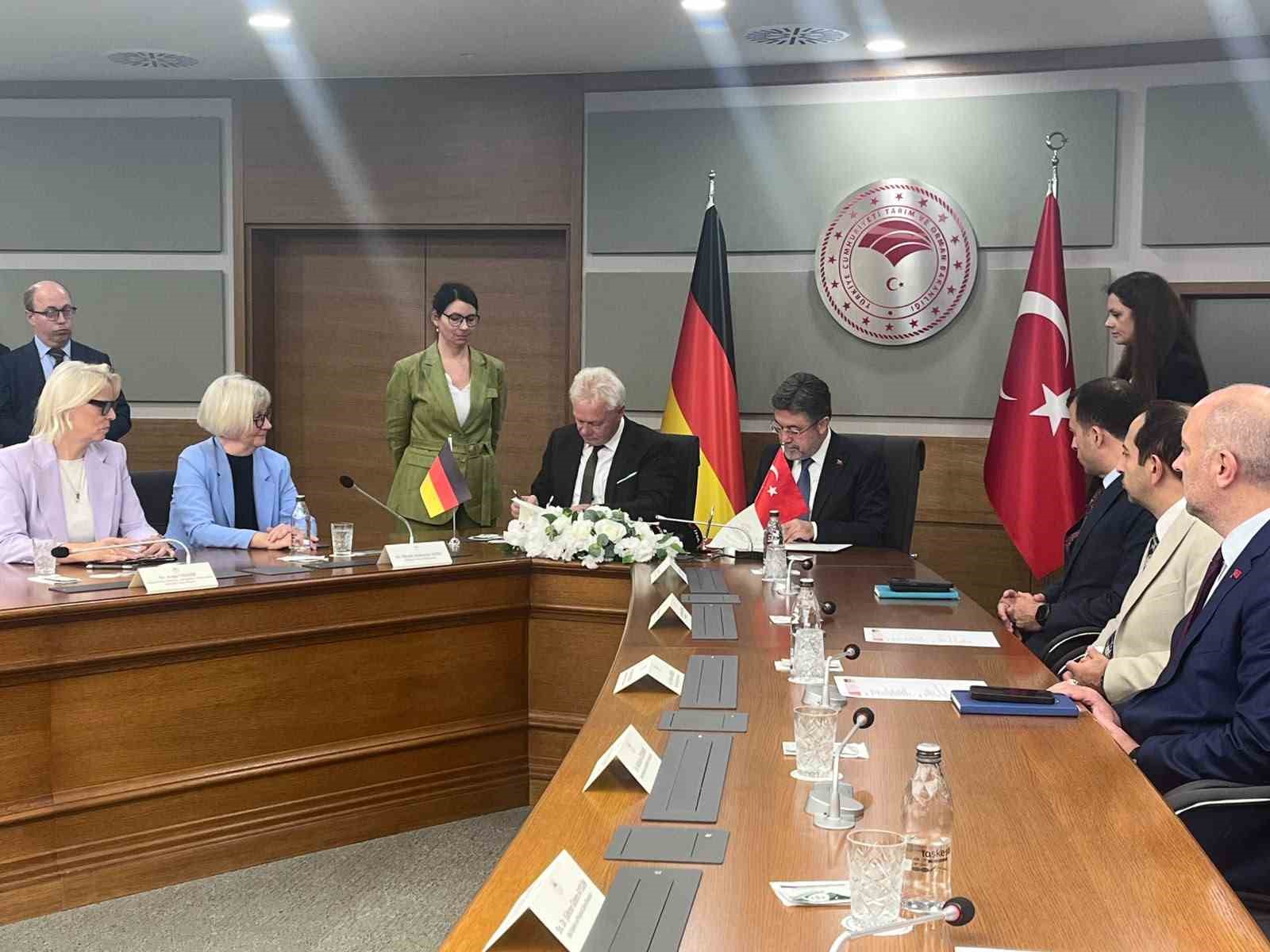 bakan-yumakli-almanya-ya-tarimsal-urun-ihracatimiz-yaklasik-2-2-milyar-dolar