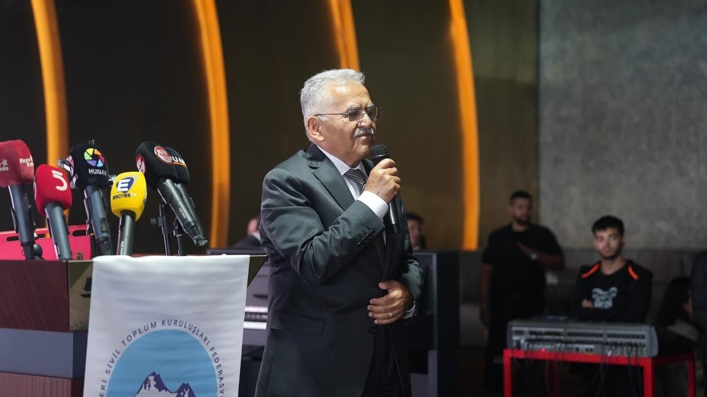 baskan-buyukkilic-tan-8-kayserililer-zirvesi-nde-birlik-beraberlik-ve-dayanisma-vurgusu