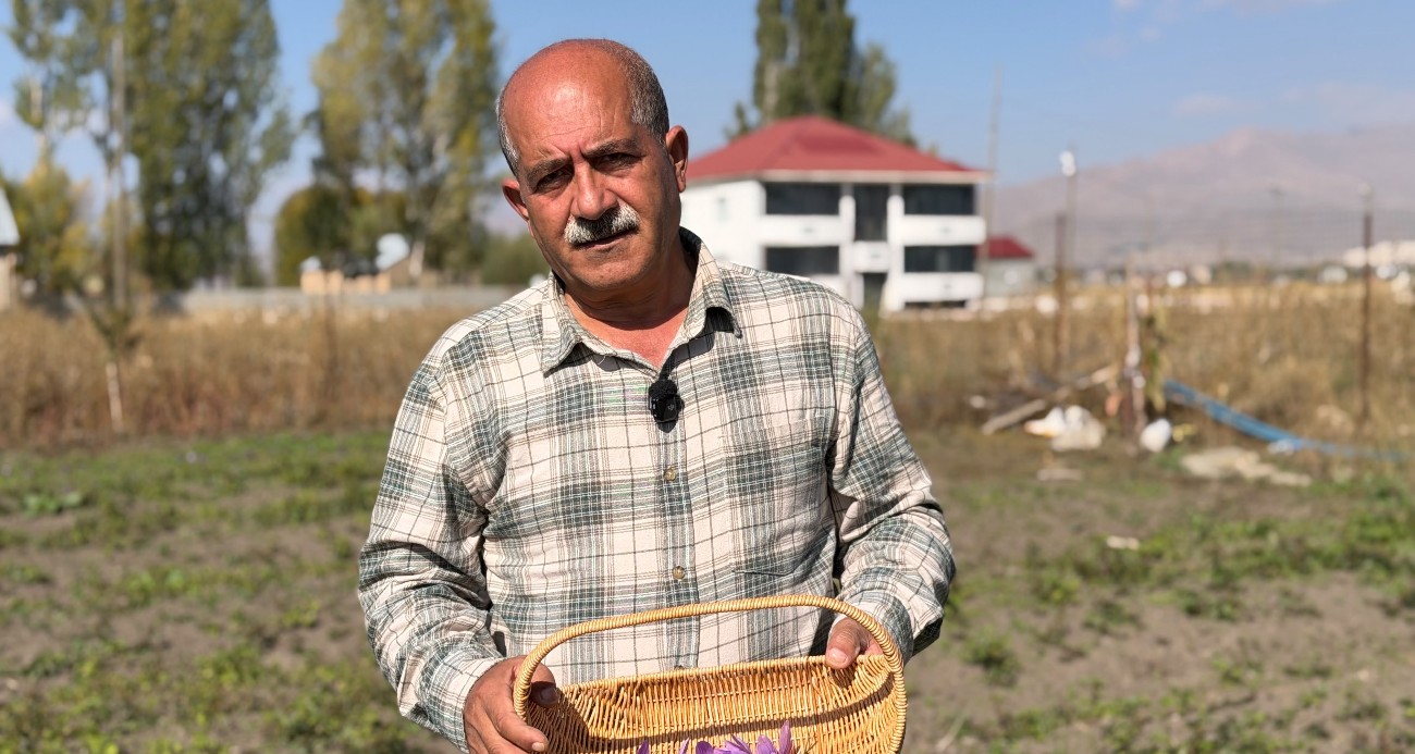 esnafligi-birakti-tarlada-serveti-buldu-kilosu-1-milyon-lirayi-bulan-kirmizi-altin-hayatini-degistirdi