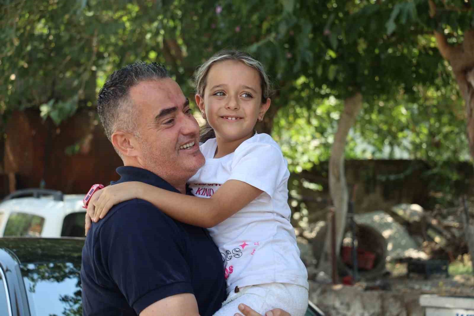 yanginda-bisikleti-yanan-hazal-a-baskan-arici-yeni-bisiklet-hediye-etti