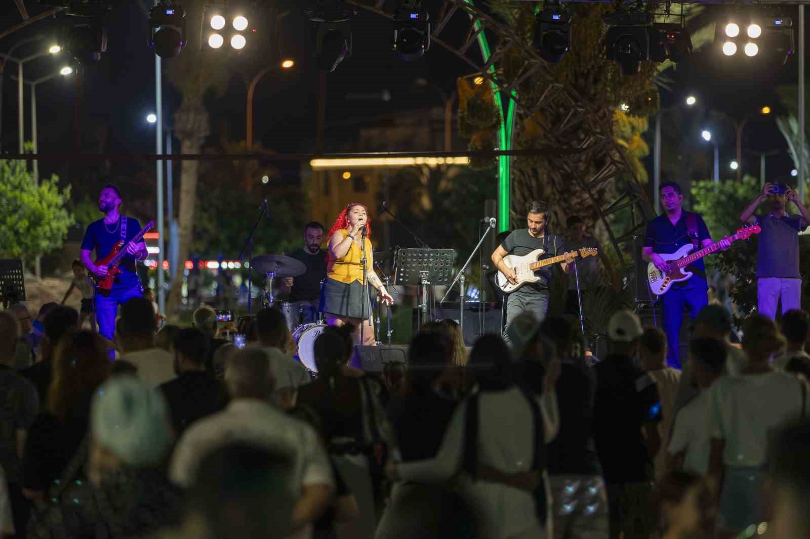 mersin-de-yaz-aksamlari-konserlerle-senleniyor