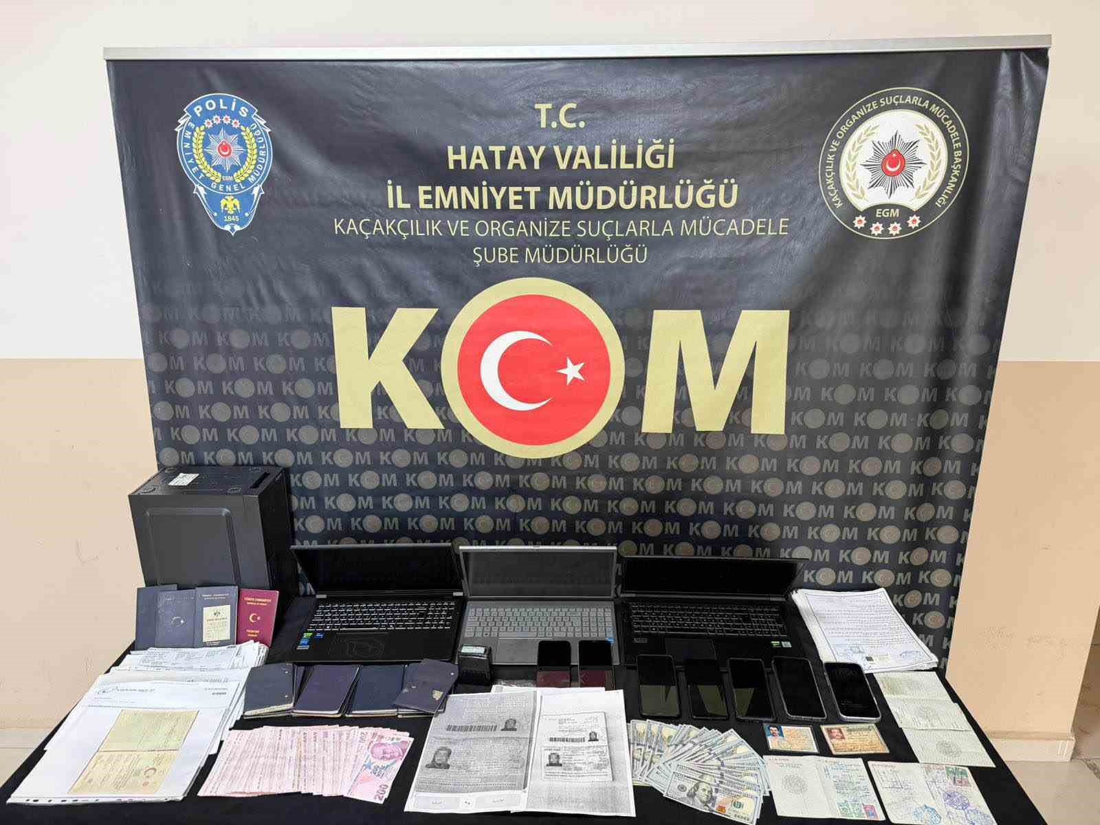 ayak-bile-basmadiklari-ulkelerde-yillarca-calismis-gibi-gosterilen-sahislari-sahte-belgelerle-emekli-eden-ceteye-operasyon