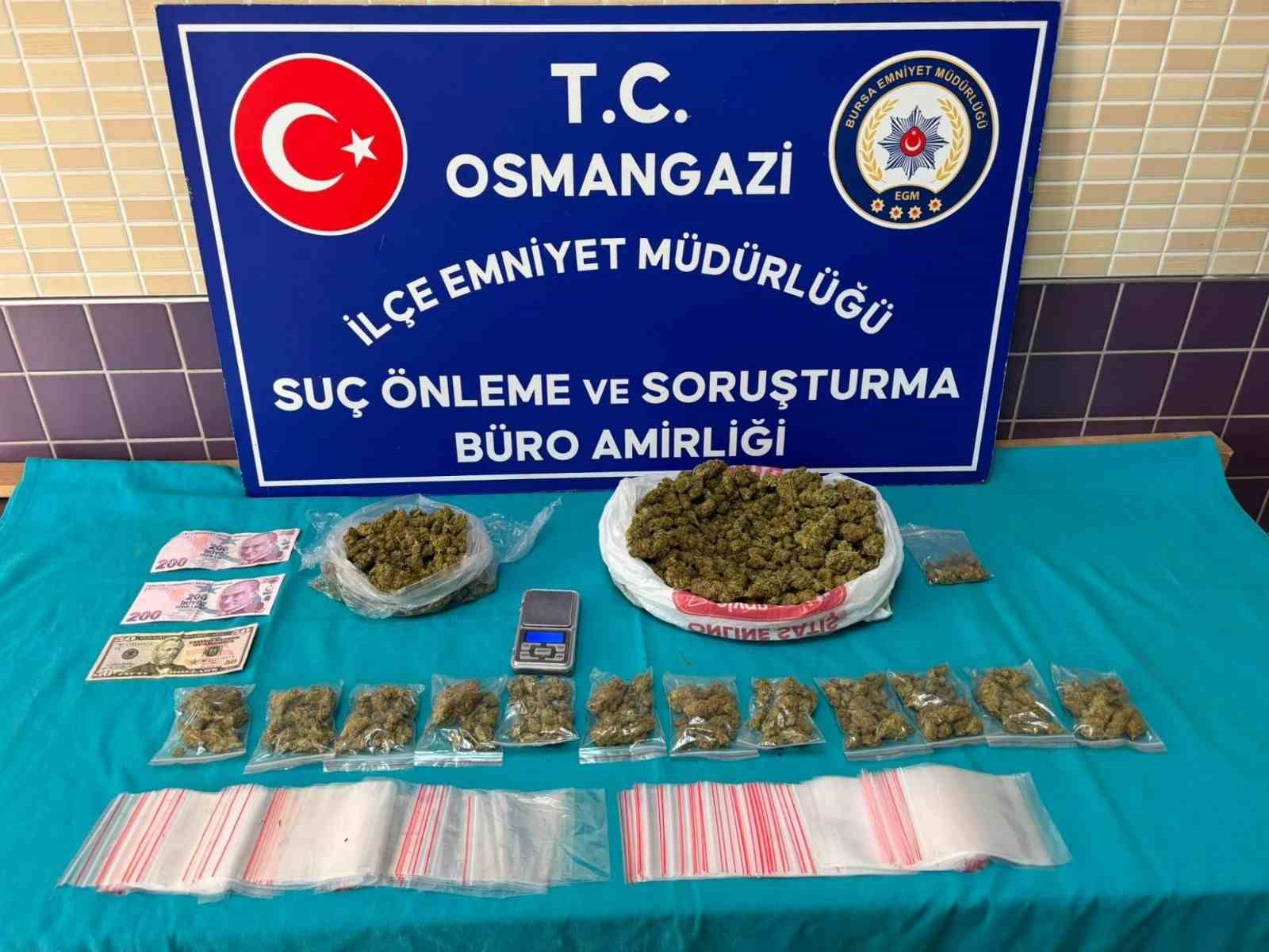 bursa-da-uyusturucu-operasyonu-1-kiloya-yakin-esrar-ele-gecirildi-4-supheli-yakalandi