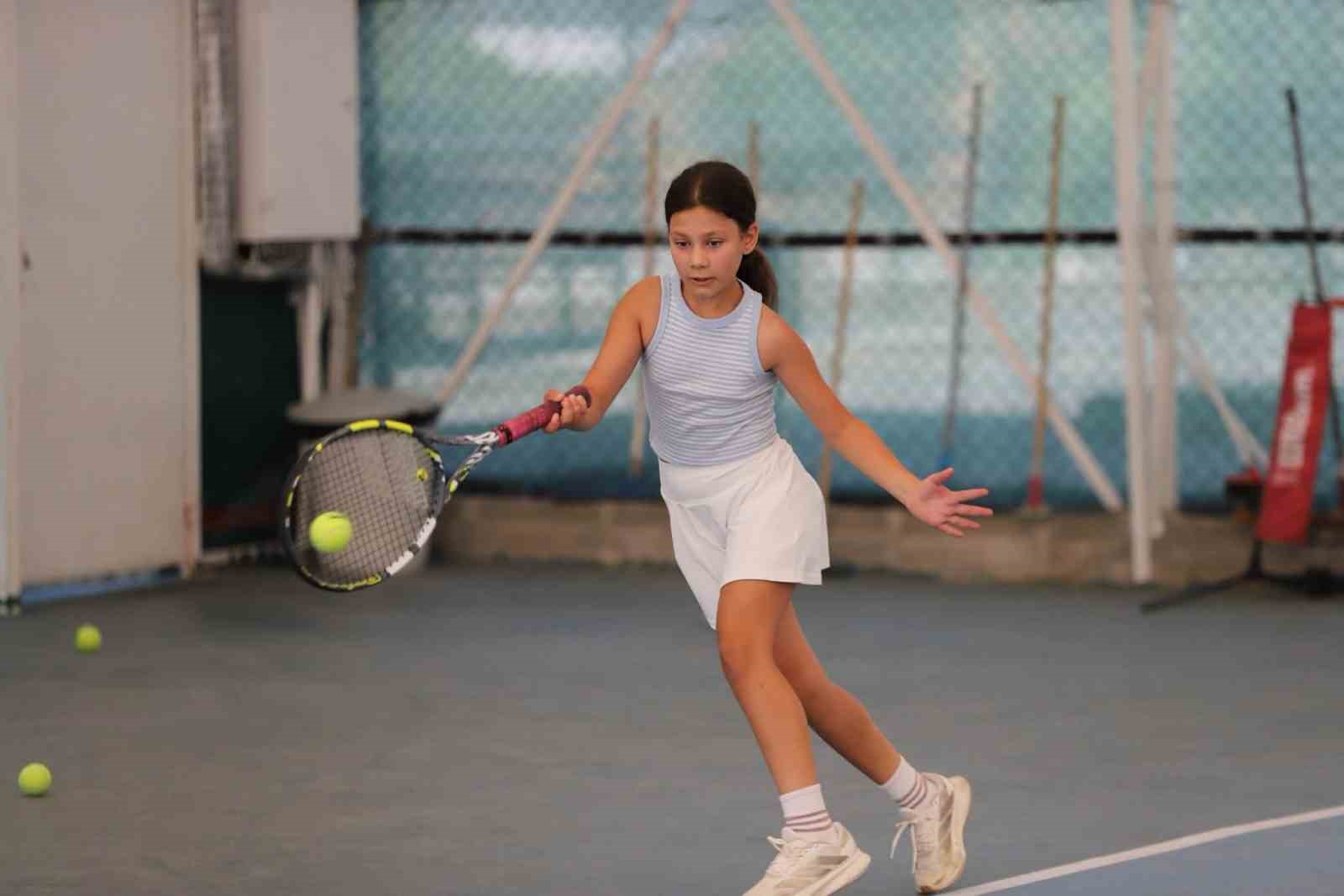 mentese-de-tenis-heyecani-basladi