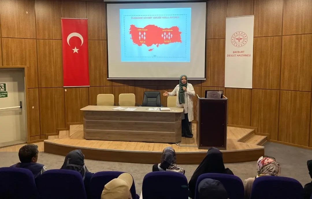 bayburt-ta-haziran-ayi-diyabet-okulu-egitimleri-tamamlandi
