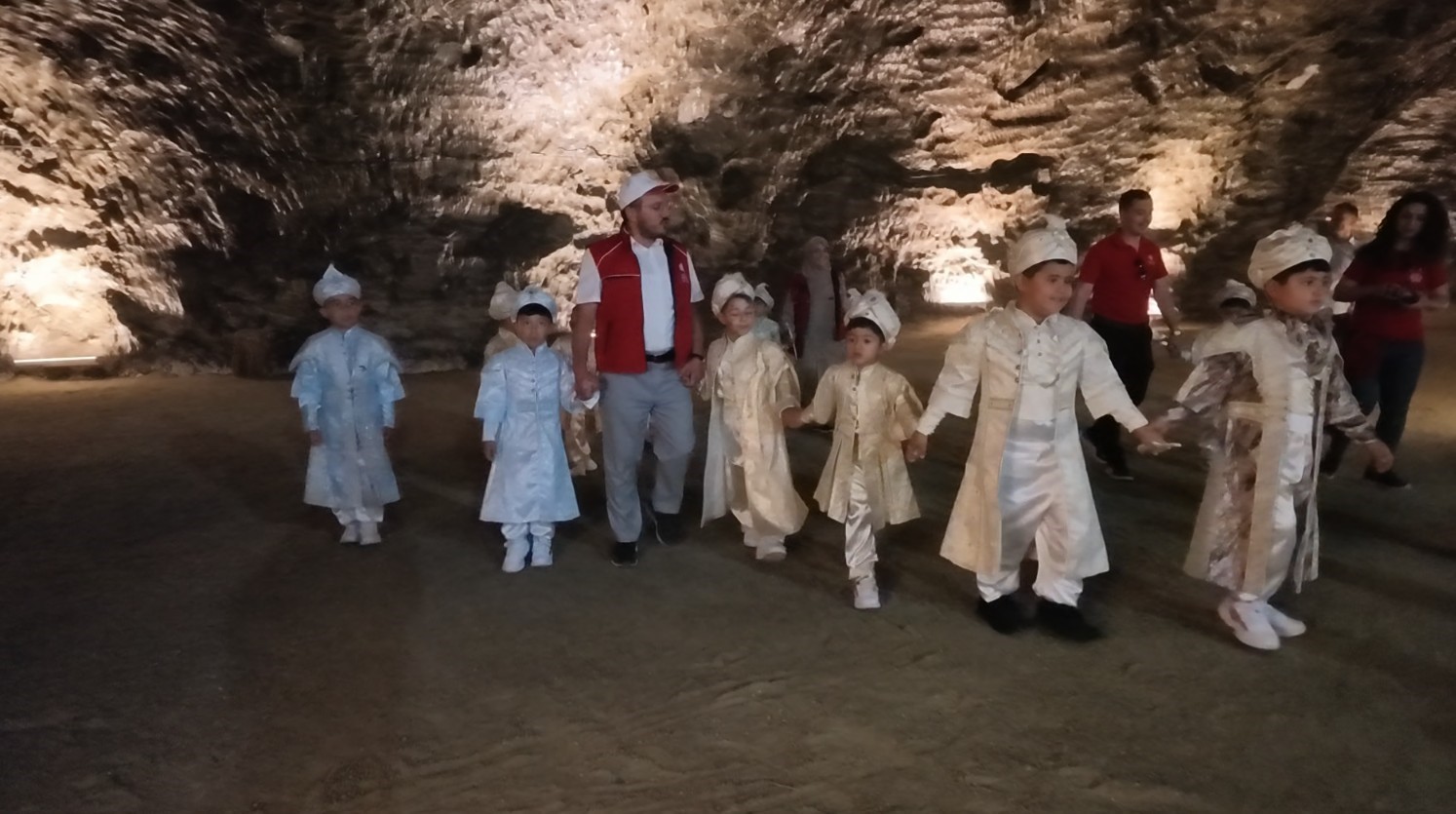 530-yillik-gelenek-yerin-150-metre-altinda-yasatildi
