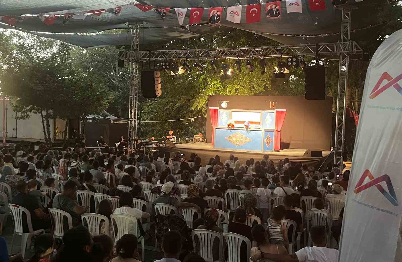 mersin-sehir-tiyatrosu-13-ilcede-4-binin-uzerinde-seyirciyle-bulustu