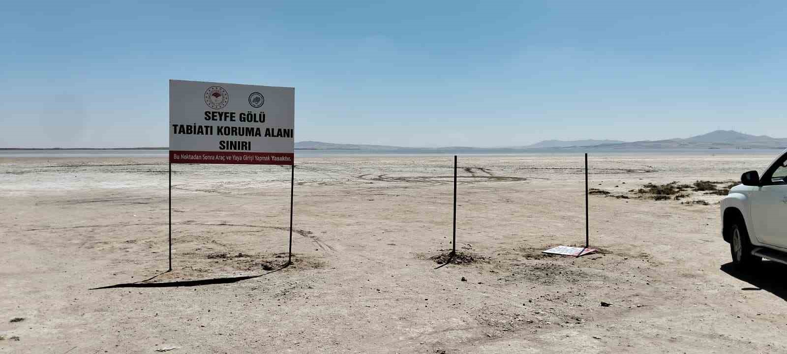 seyfe-golu-nde-bilgilendirme-tabelalarina-vandalizm