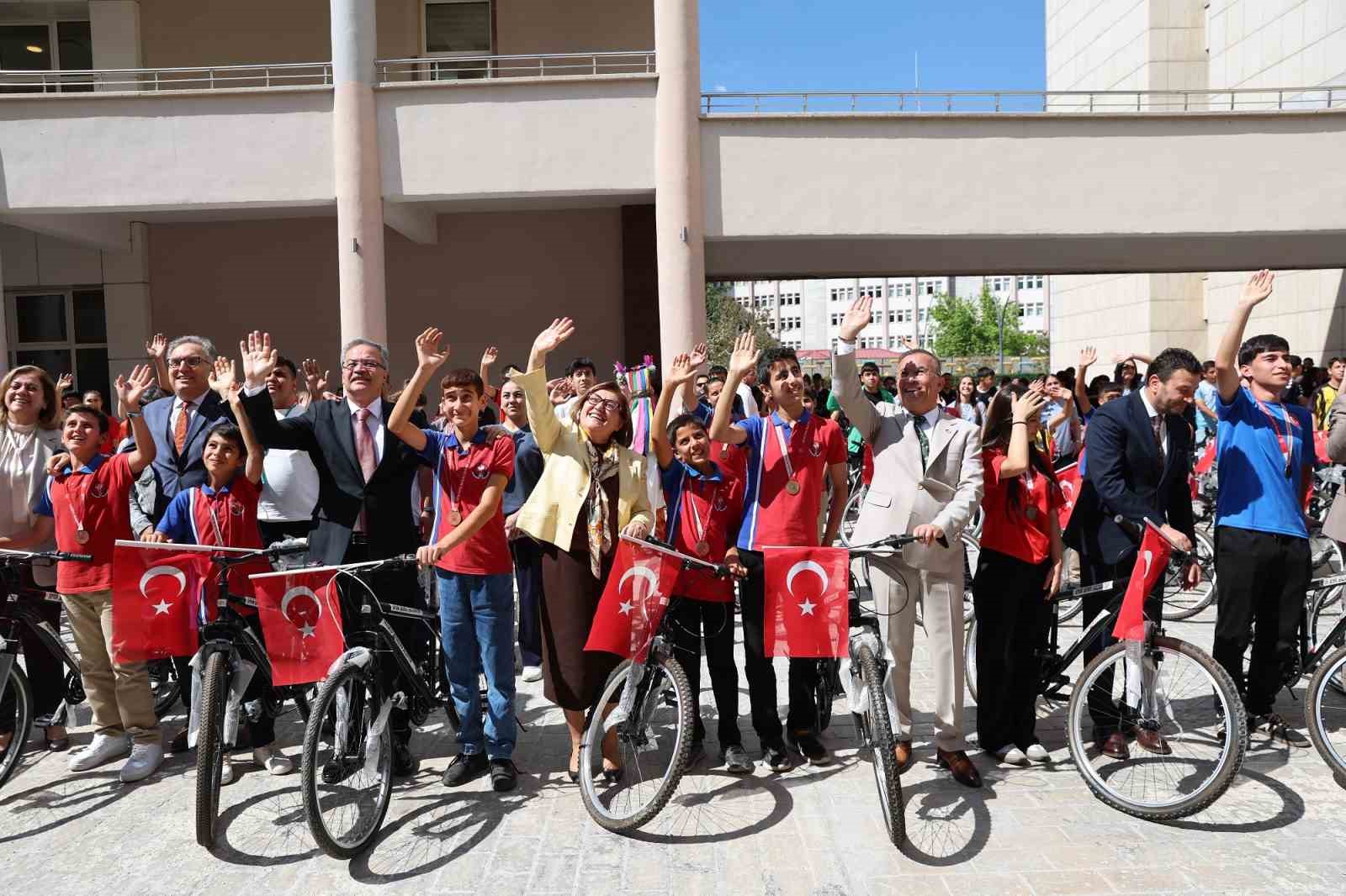 buyuksehir-den-2024-2025-sezonu-okul-sporlari-enleri-programi