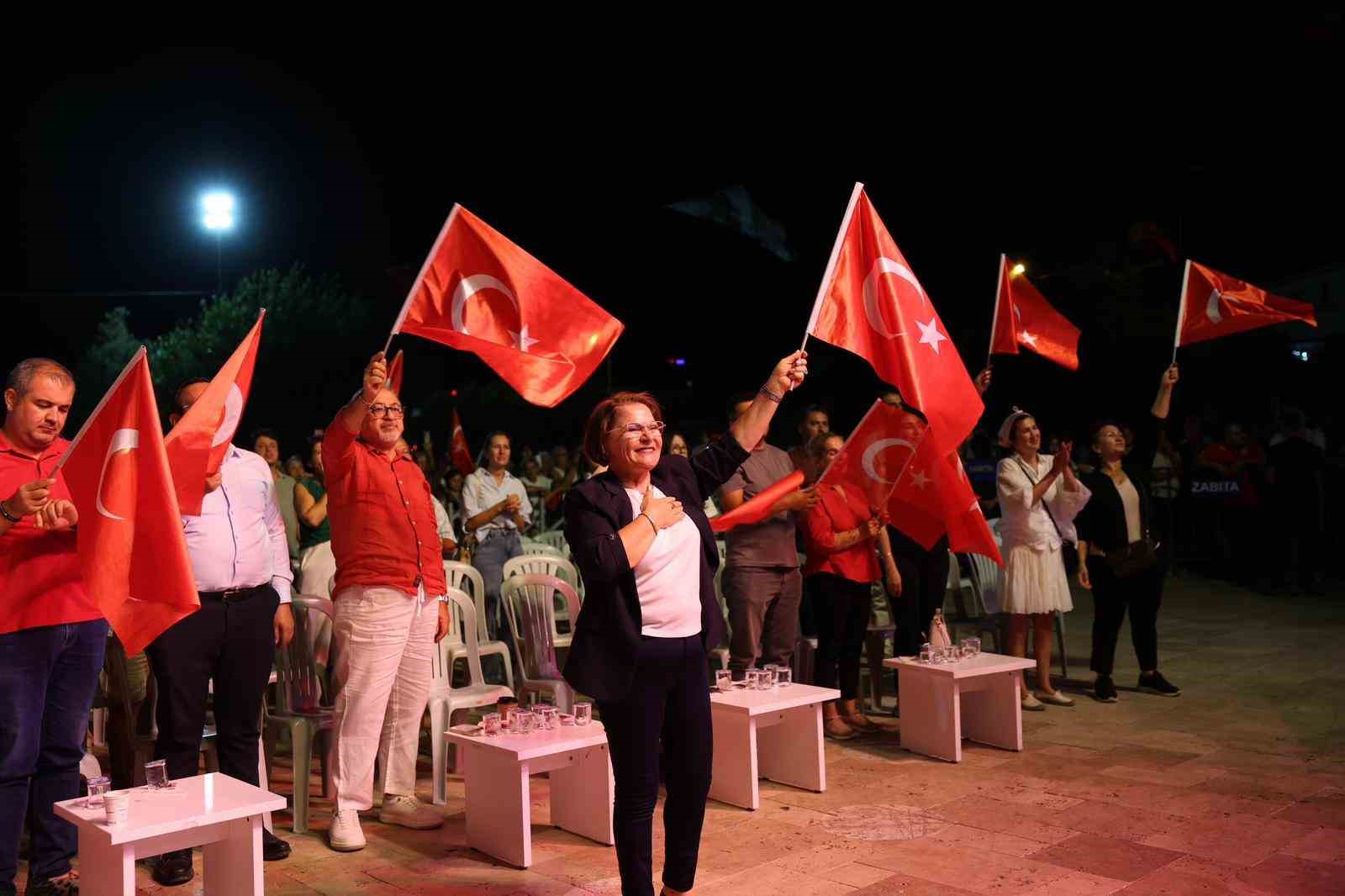 didim-de-vatandaslar-bayram-coskusunu-yasadi