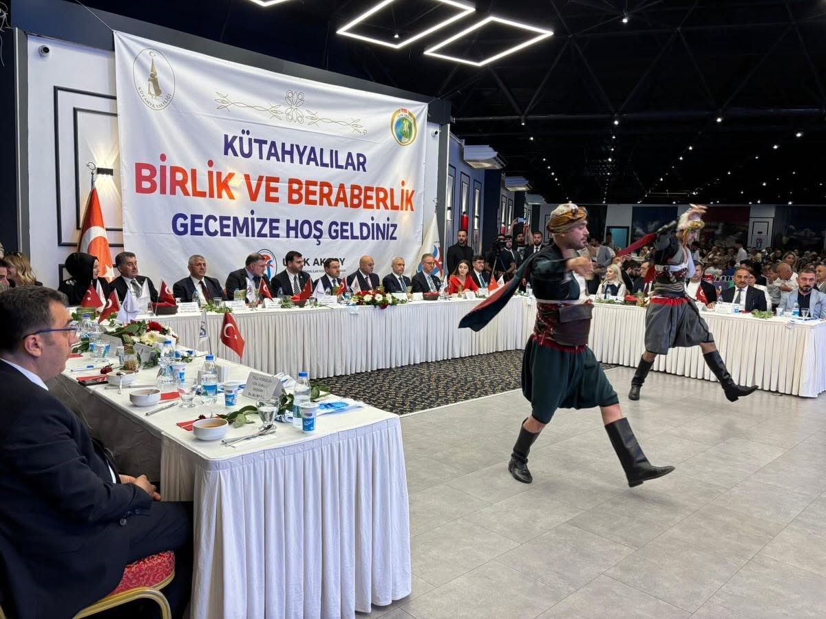 ege-bolgesi-kutahyalilar-federasyonu-ndan-birlik-ve-beraberlik-gecesi