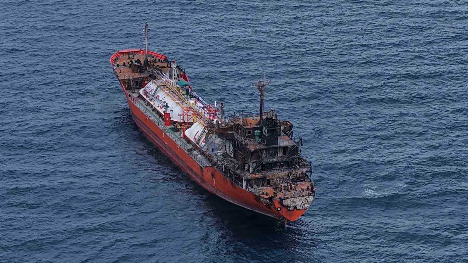 karadeniz-de-dron-saldirilarinda-hasar-alan-bir-gemi-daha-trabzon-a-geldi