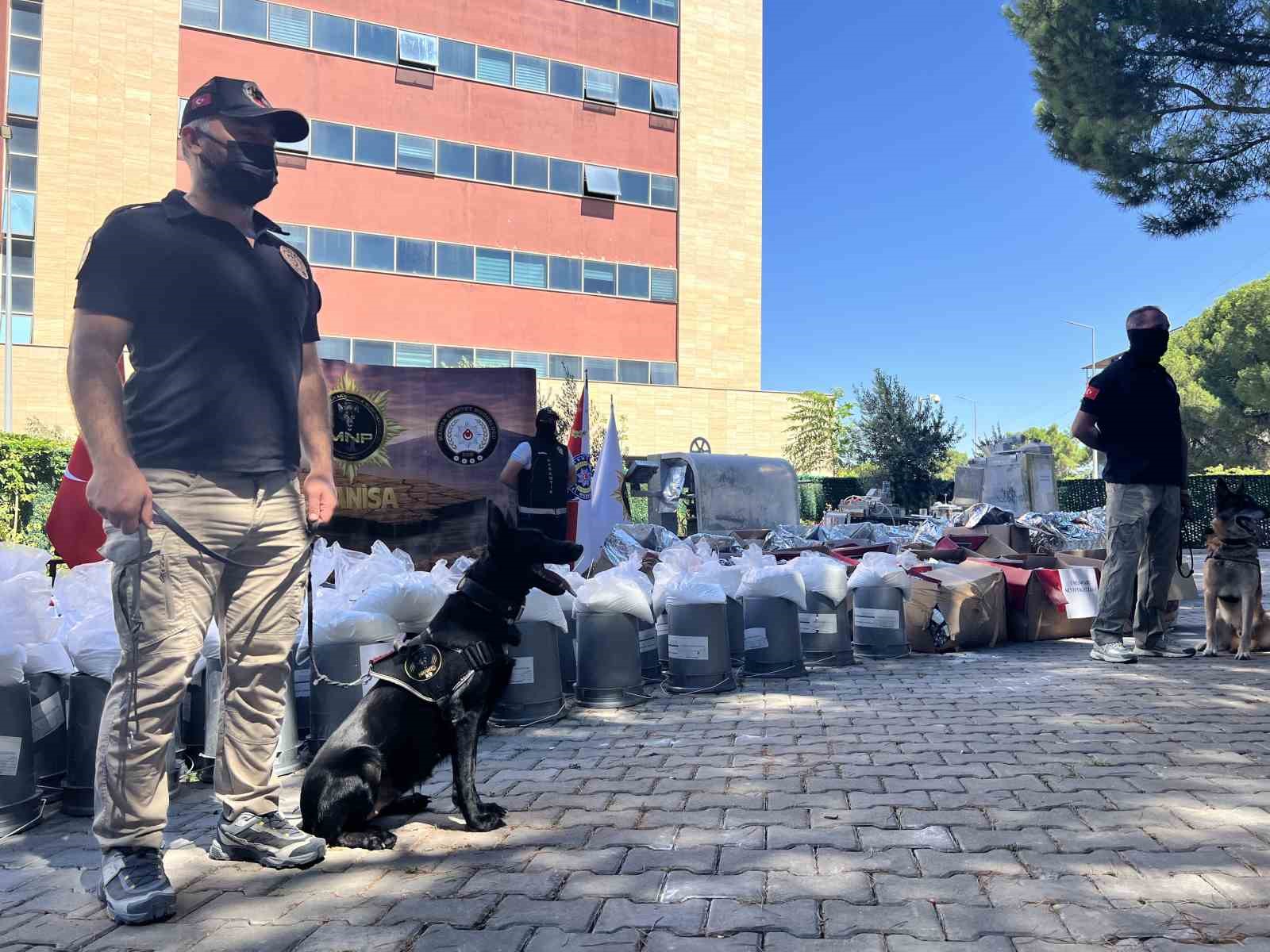 manisa-da-tarihi-uyusturucu-operasyonu-piyasa-degeri-yaklasik-1-milyar-tl