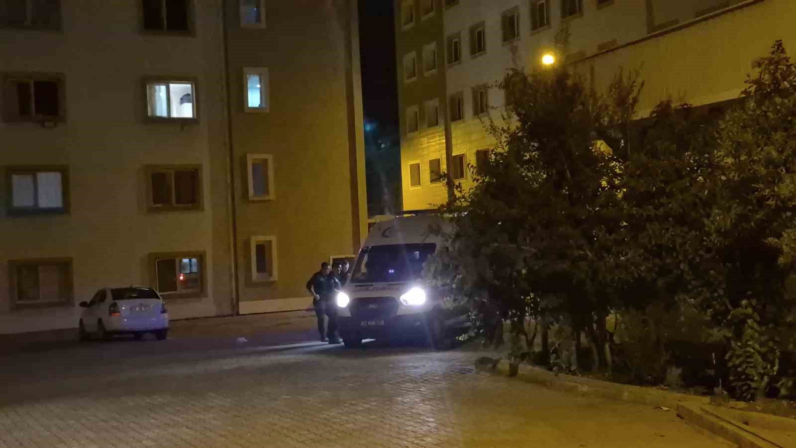 yurtta-kalan-iki-ogrenci-gida-zehirlenmesi-suphesiyle-hastaneye-kaldirildi